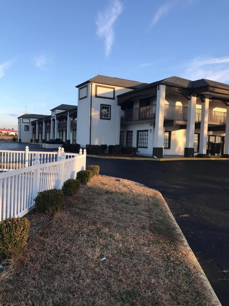 Americas Best Value Inn Holly Springs Екстер'єр фото